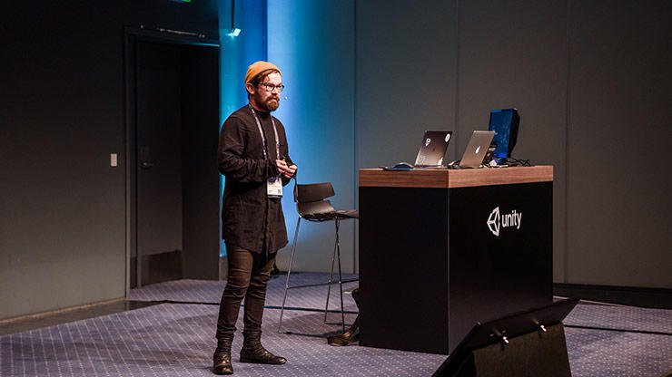 Timmy Ghiurau hält einen Vortrag auf der Unite in Kopenhagen 